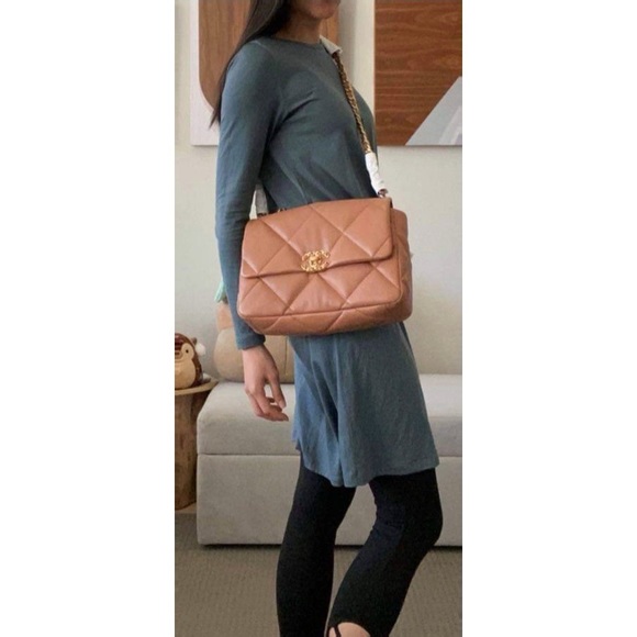 Authentic Chanel 19 21P Medium Flap Bag - Picture 6 of 6